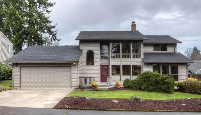 Primary Photo - 4bd/3ba HUGE Home w/Hardwood Floors, Russi...