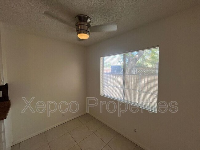 Building Photo - 556 E Chuckwalla Rd