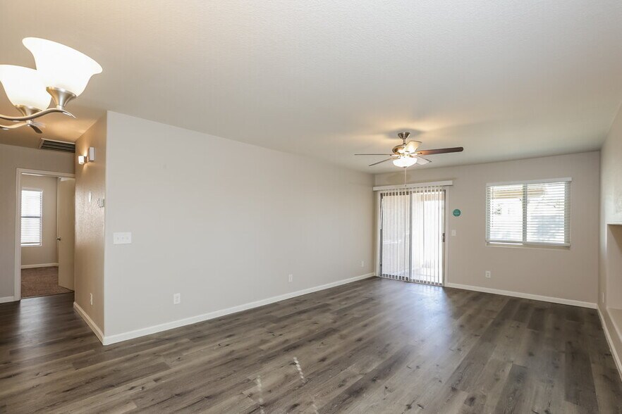 Building Photo - 1074 E Silversmith Trail