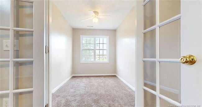 Building Photo - 10 Valley View Ct