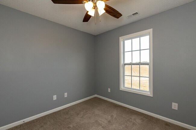 Building Photo - 204 Landmark Dr