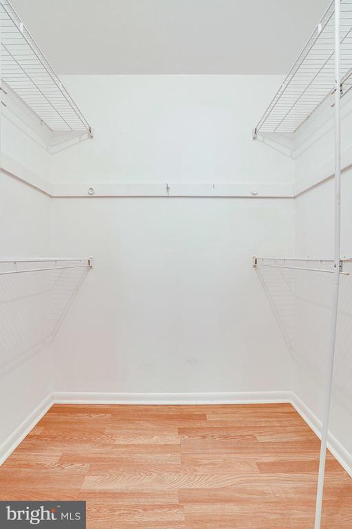 Building Photo - 2210 Springwood Dr