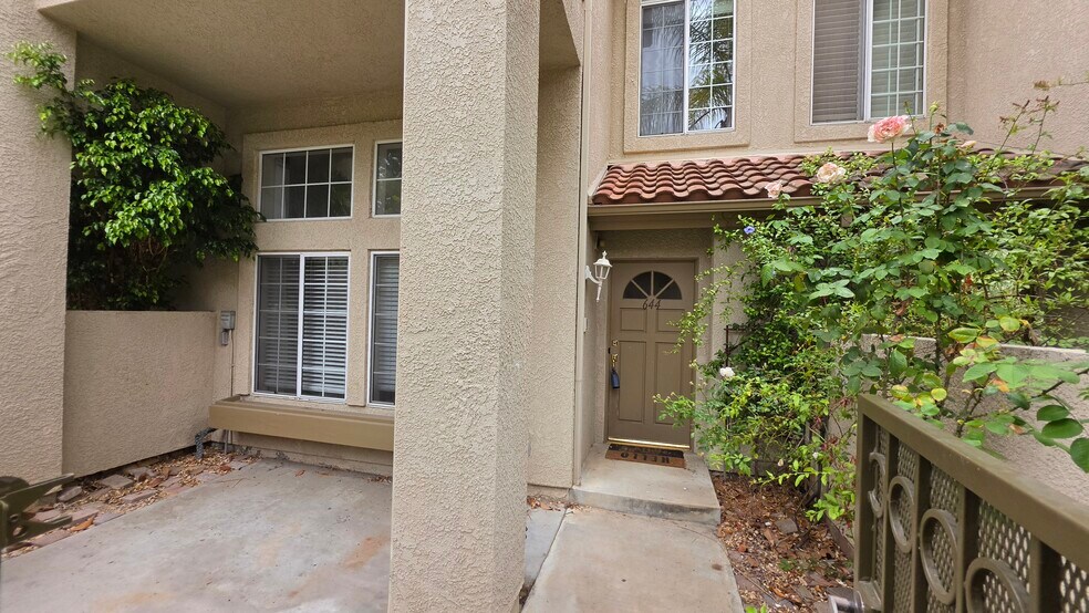 Front patio for entertaining. - 644 Warwick Ave