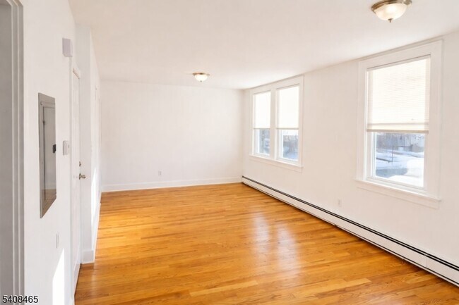 Building Photo - 110 Willow Ave