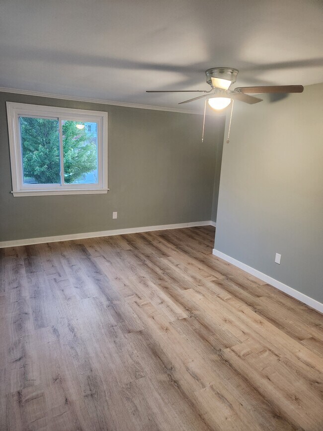 Building Photo - 145 Morrison Dr