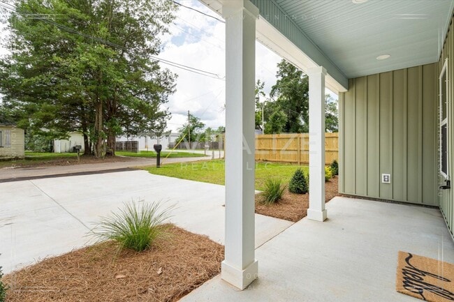 Building Photo - A Must-See Brand New 4 Bed/2 Bath Home wit...