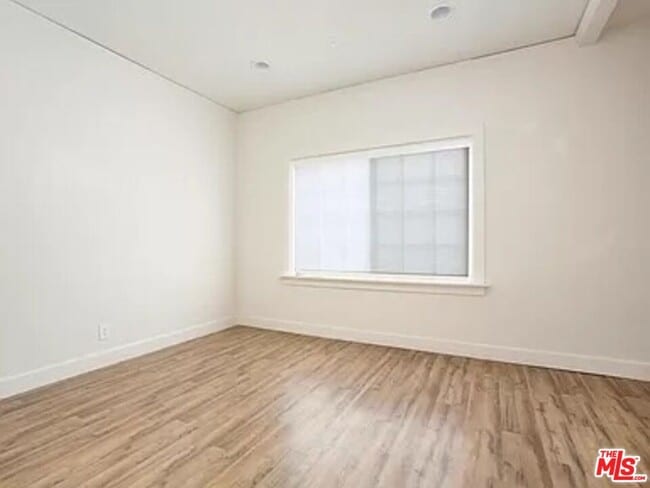 Building Photo - 1012 S Orange Dr