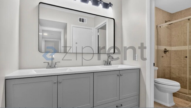 Building Photo - Unit 14