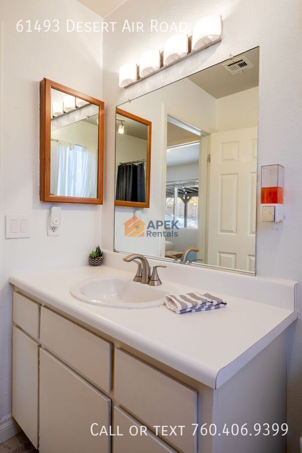 Building Photo - 61493 Desert Air Rd