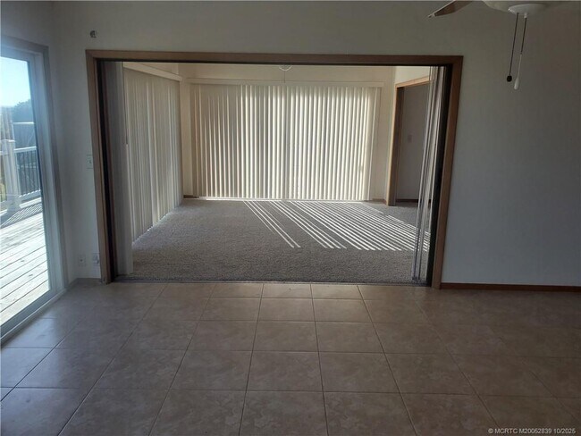 Building Photo - 4203 NE Skyline Dr