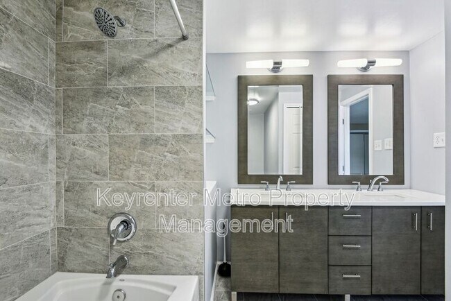 Building Photo - 12526 Woodstock Dr E