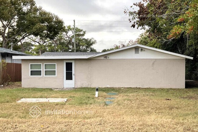 Building Photo - 15740 Sea Pines Dr