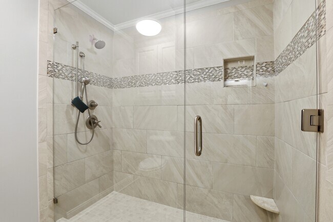 Building Photo - 1700 E Mulberry St