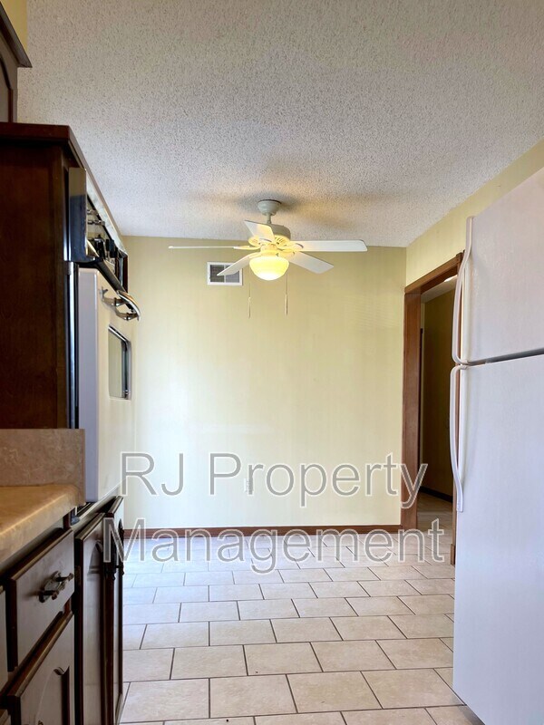 Building Photo - 421 Griffon Dr