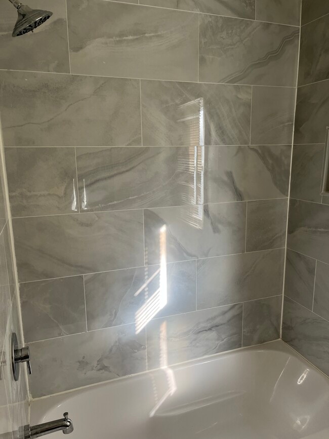 Primary Photo - 1370 E 22nd Ave