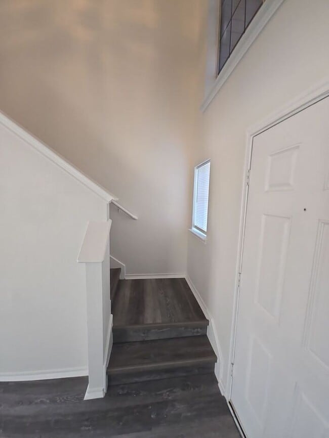 Building Photo - Spacious 4-Bedroom Home with Large Backyar...