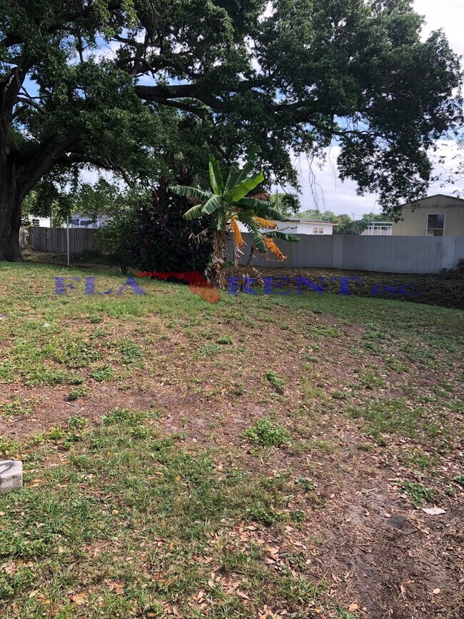 Building Photo - **3/2 Manufactured home near Boggy Creek Road/Taft**