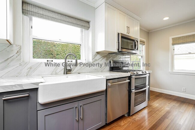 Building Photo - The Stute House - Charming 1940s Historic Home on Quiet Cul-de-Sac with Spa and Tiny House