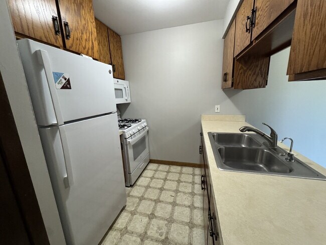 Building Photo - 1 bed, 1 bath condo