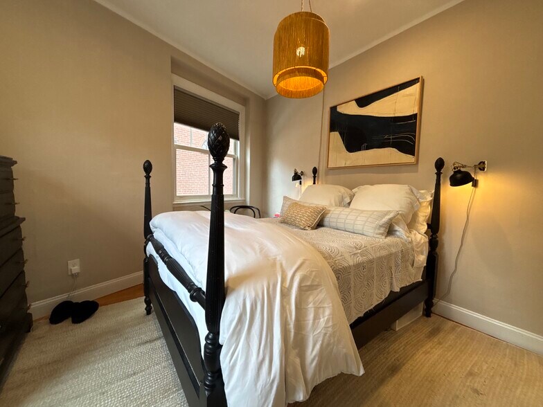 Building Photo - 92 Pinckney St