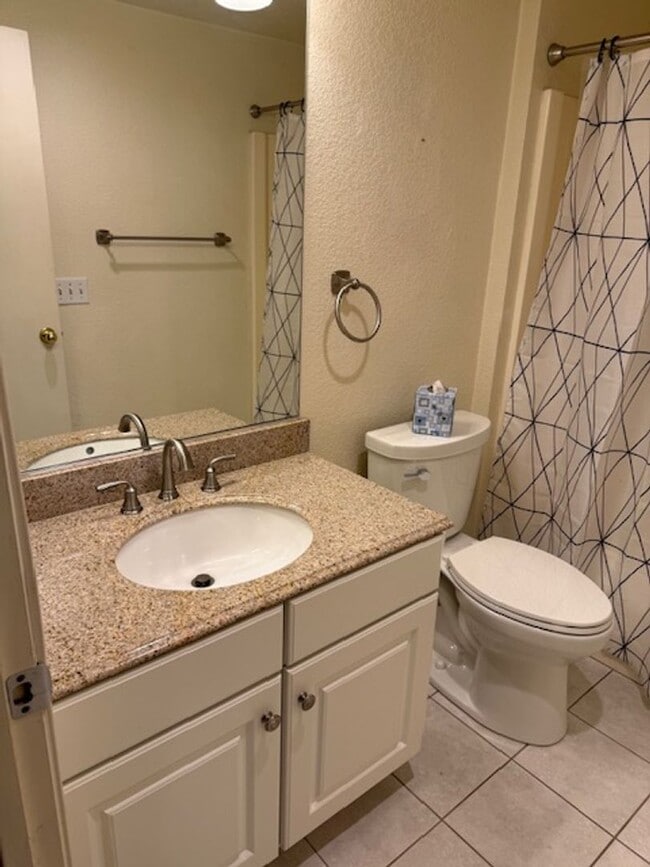 Building Photo - Single Story Halfplex in Natomas