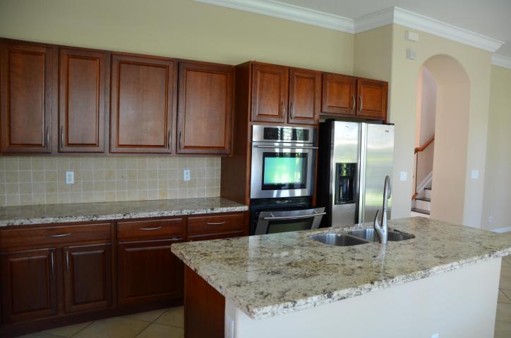 Building Photo - 37 Country Lake Cir