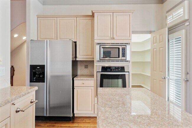 Building Photo - 1515 Hyde Park Blvd