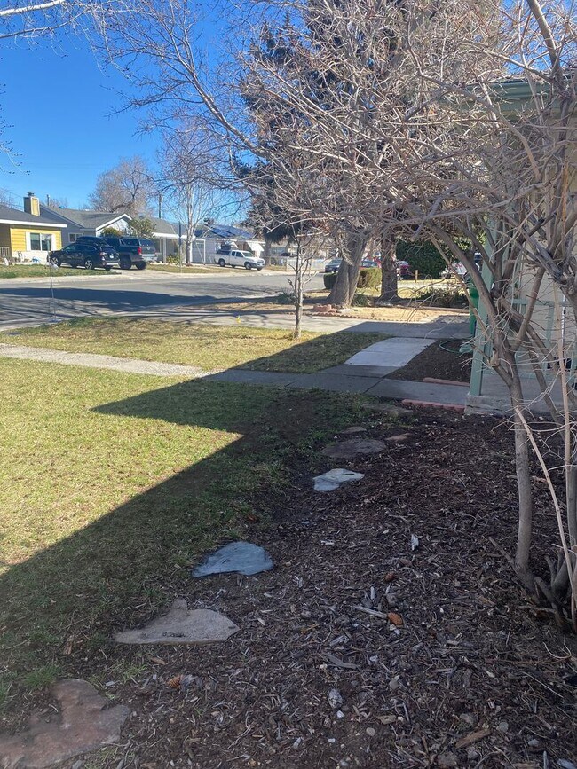 Building Photo - Sweet 4 bd, 2 bath, 2+car garage near MidTown