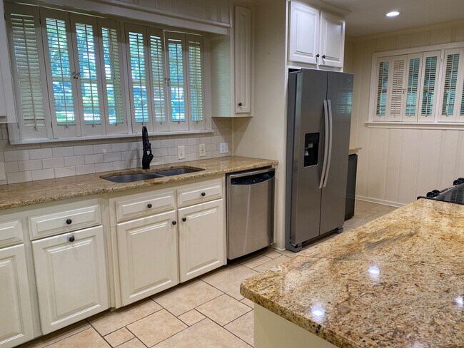 Building Photo - Beautiful 3/2 in South Highlands