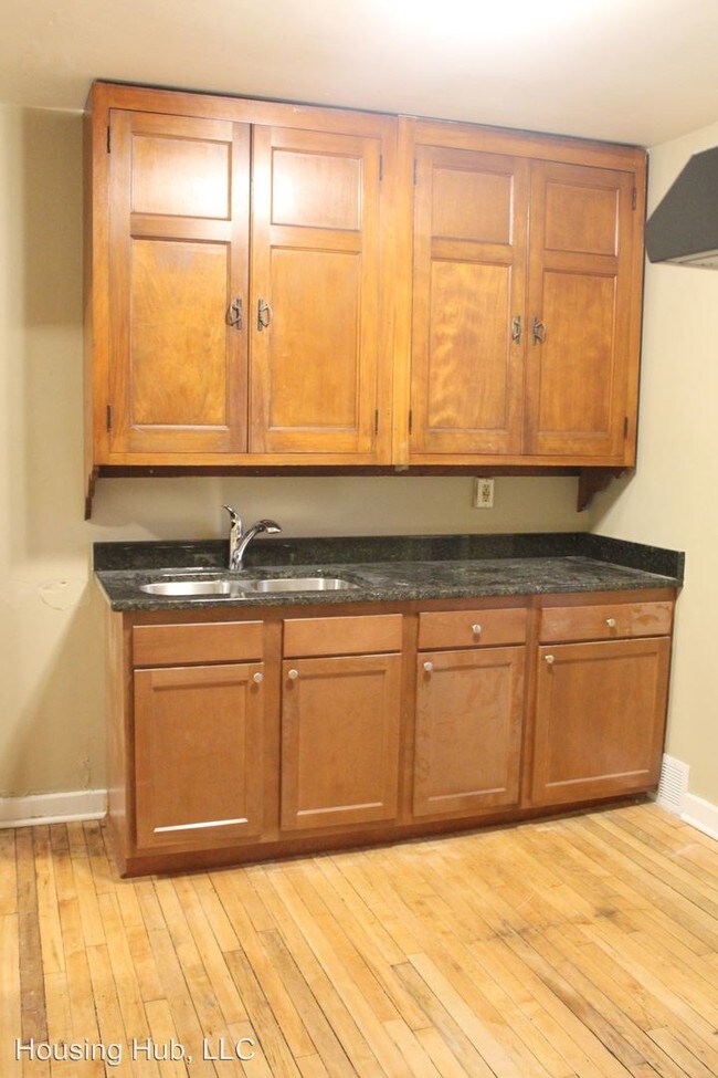 Building Photo - 940 3rd St E