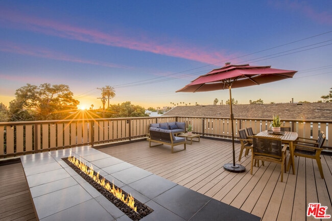 Building Photo - 661 Broadway St