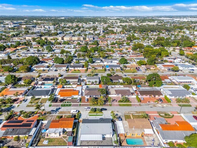 Building Photo - 864 W 69th Pl