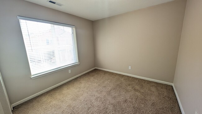 Building Photo - Great four bedroom home in Aloha!