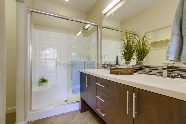 Building Photo - ***Beautiful 2 bed / 2.5 bath / 1,158 sqft...