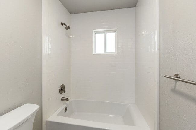 Building Photo - 203 N Milby St