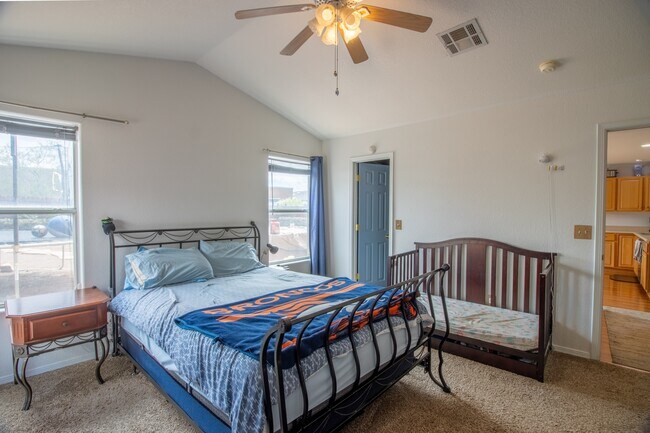 Building Photo - 3913 Pearl Ct