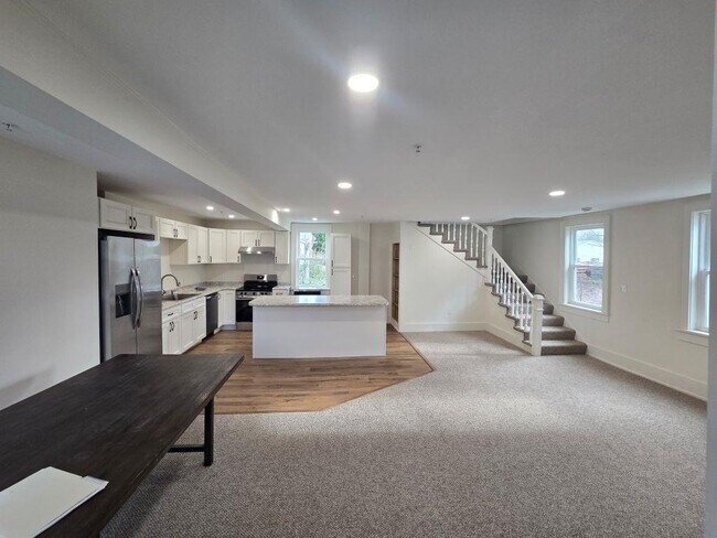 Building Photo - 188 Main St