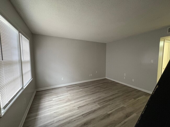 Building Photo - 131 Wall St