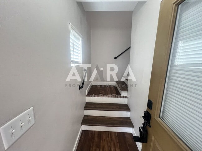 Building Photo - 11447 Open View Ln