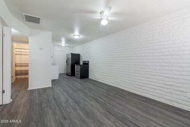 Building Photo - 3111 W Jefferson St