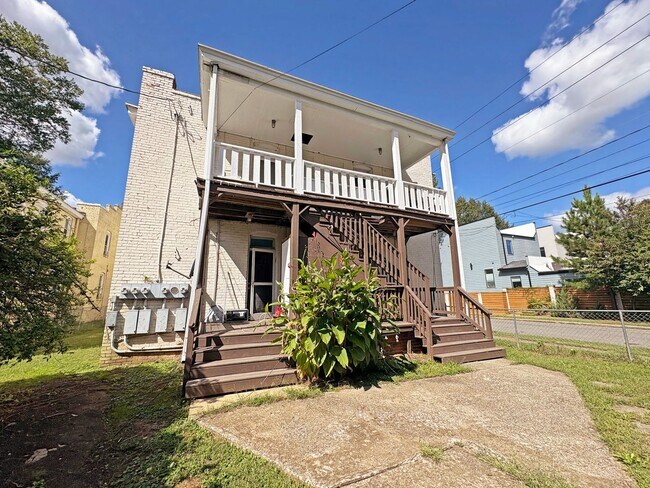 Building Photo - 3425 Carolina Ave