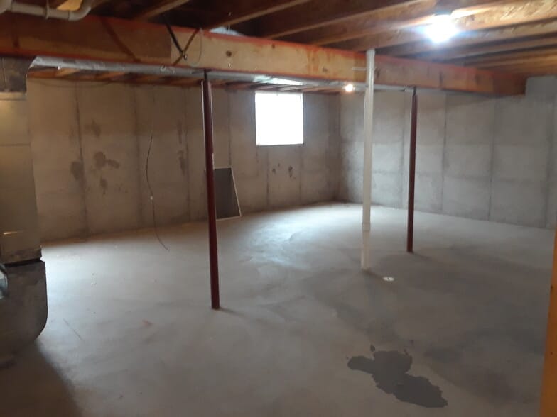 Building Photo - 704 S Starr Ave