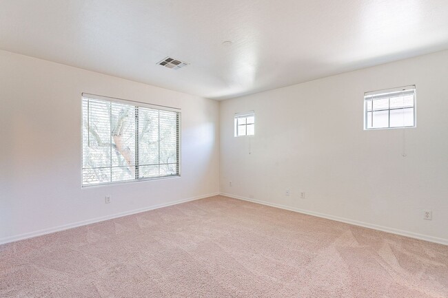 Building Photo - Charming Gated Community Chandler Home wit...