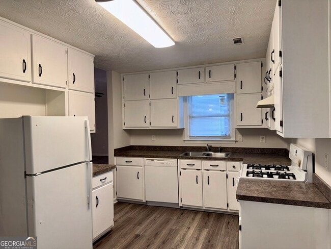 Building Photo - 1052 Terance Ave