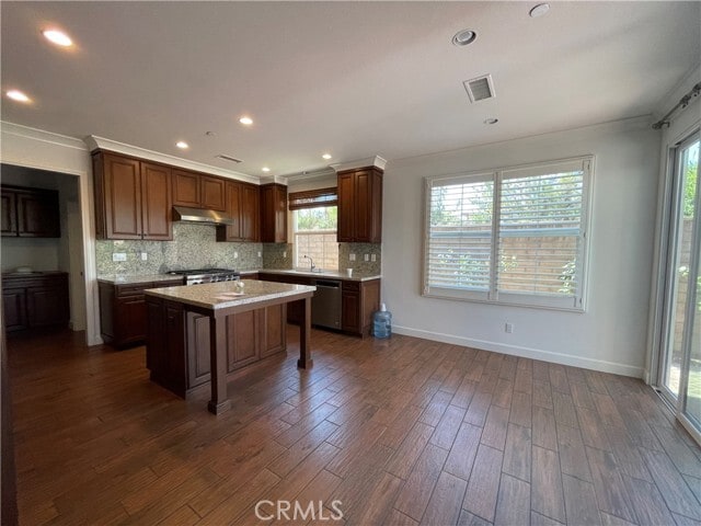 Building Photo - 123 Stallion