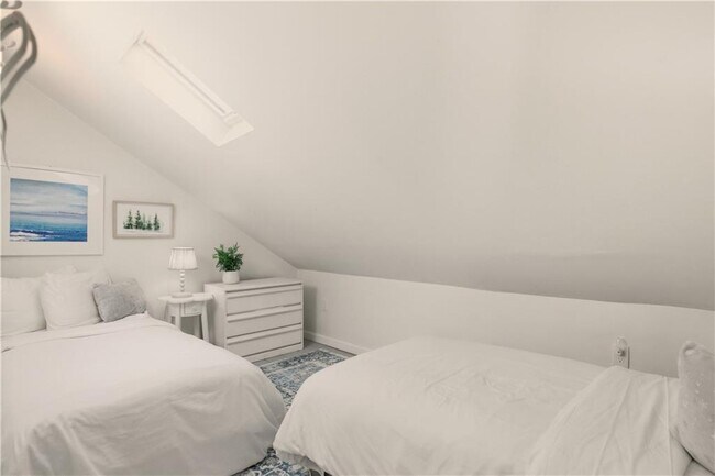 Building Photo - 38 Pope St