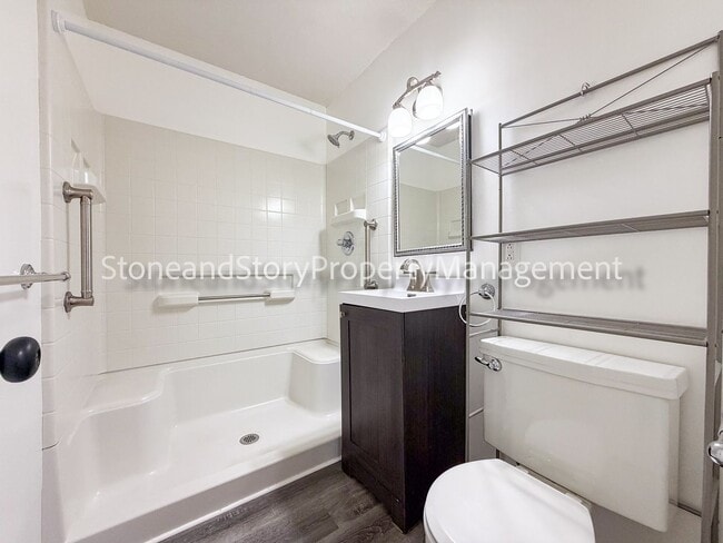 Building Photo - 4 bedroom 2 bath on quiet street in Briarwood