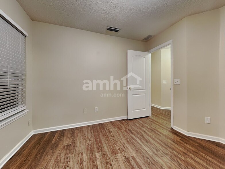 Building Photo - 12275 Captiva Bluff Rd