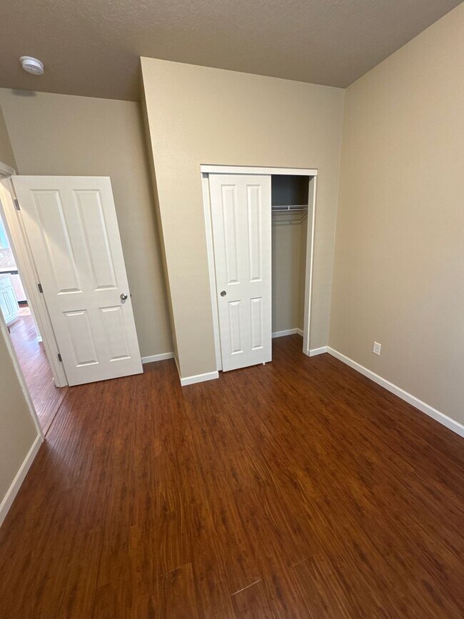 Building Photo - ? Beautiful 4-Bed, 3-Bath North Albany Hom...