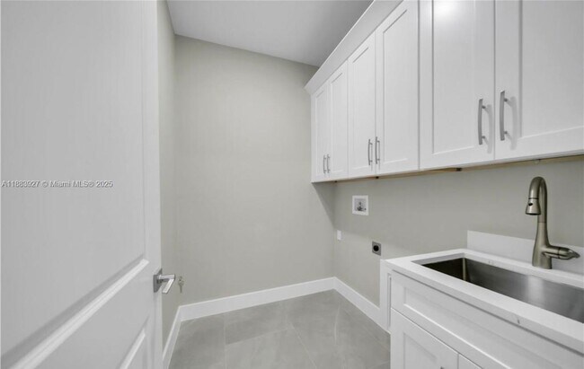 Building Photo - 4205 Nora Ave S